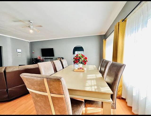 3 BEDROOM HOUSE FOR SALE IN WOODLANDS